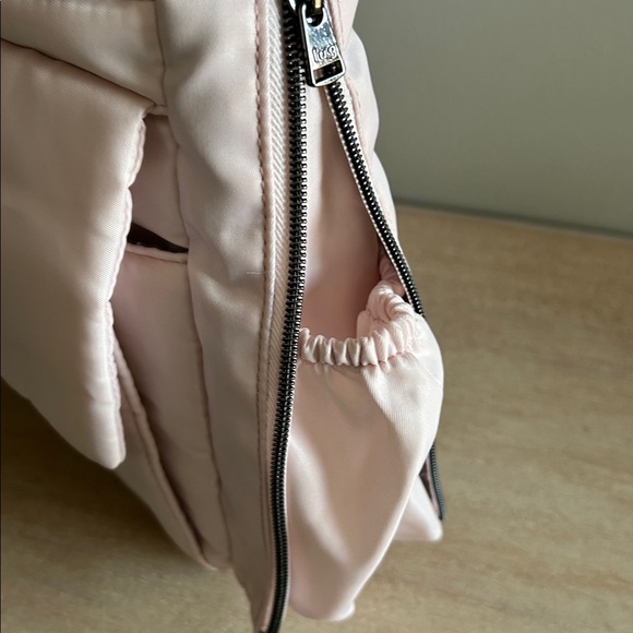 Lug Happy Camper lite pink Travel Bag – Perfect for organizing on-the-go - Picture 12 of 13